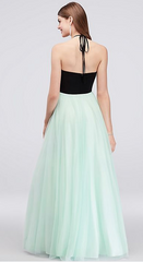 BLONDIE NITES Vestido halter con faldón menta de tul. Talla 7