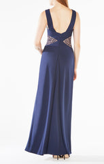 BCBG Max Azria Vestido de noche stretch con bordado. Talla 4