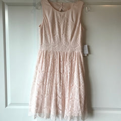 JESSICA SIMPSON Vestido de encaje palo de rosa. Talla 4